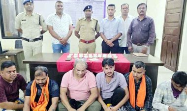 नेता के घर में जुआ खेलते 6 जुआरी गिरफ्तार, 10 लाख से ज्यादा रकम जप्त, फरार पार्षद राजेश गुप्ता उर्फ चंपू की तलाश जारी