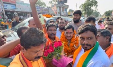 गरियाबंद पहुंचे केंद्रीय राज्य मंत्री तोखन साहू, भाजपा मंडल अध्यक्ष व नगर पालिका उपाध्यक्ष सुरेंद्र सोनटेके के नेतृत्व में हुआ भव्य स्वागत