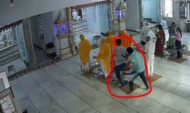 जैन मंदिर में दर्शन कर रहे व्यापारी पर पुराने मकान मालिक ने 15 सेकंड में 5 बार चाकू से किया हमला, आरोपी की तलाश में जुटी पुलिस