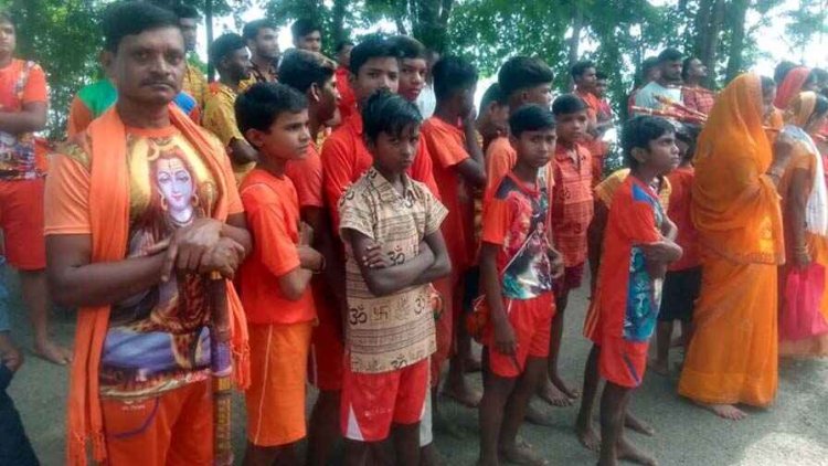 हजारों कांवड़ यात्रियों ने किया जलाभिषेक, भक्तों की लगी भीड़, विधायक अटल श्रीवास्तव ने भी की पूजा अर्चना