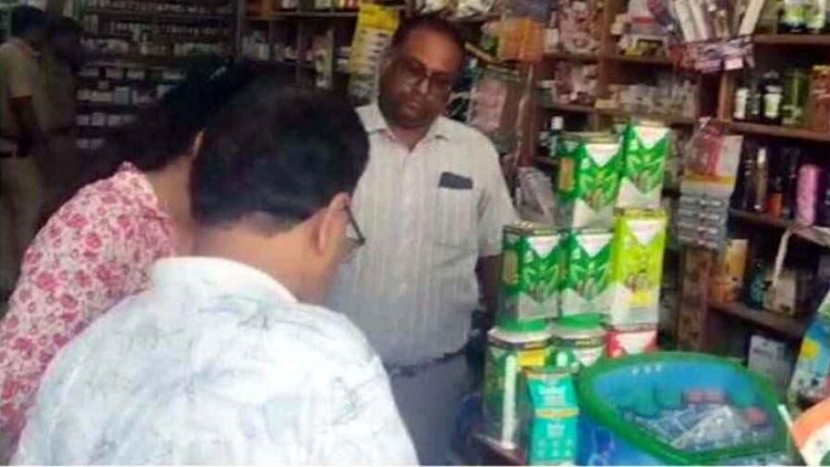 पुलिस और ड्रग इंस्पेक्टरों ने बिना डॉक्टर के पर्चे के नशीली दवाएं बेचने वाली तीन मेडिकल दुकानों पर मारा छापा , लाइसेंस निरस्त करने की अनुशंसा