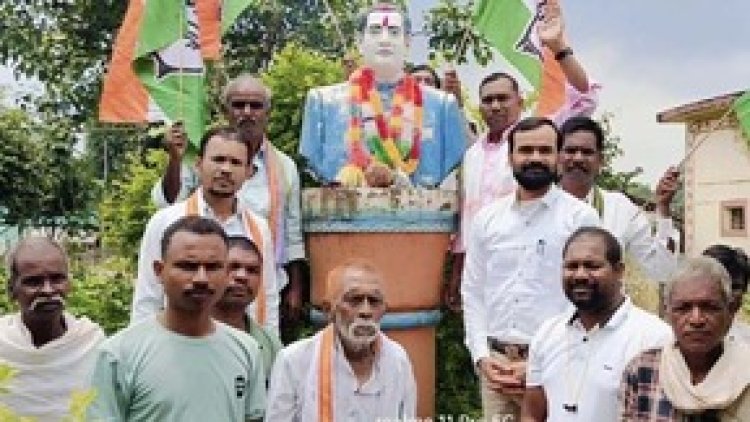 पूर्व प्रधानमंत्री स्वर्गीय राजीव गांधी की जयंती पर कांग्रेसियों ने निकाली सदभावना रैली, विधानसभा कार्यालय मे मनाया गया जन्मदिन