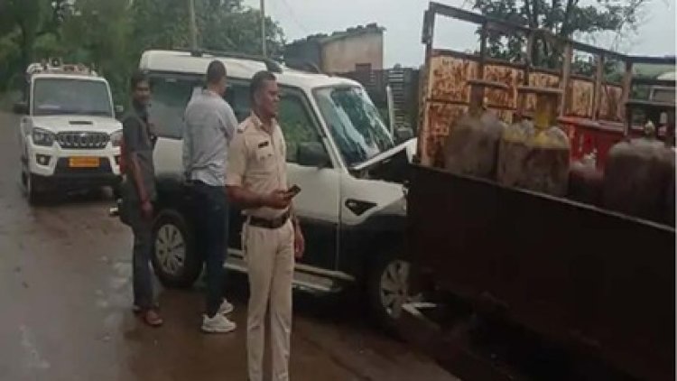 पुलिस वाहन की सिलेंडर भरी पिकअप से टक्कर, TI समेत 6 पुलिसकर्मी घायल, एयरपोर्ट से लौटते समय हुआ हादसा, इलाज जारी