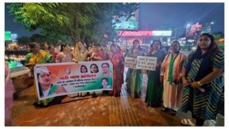 छग में लगातार हो रहे दुष्कर्म व गैंगरेप के विरोध में प्रदेश महिला कांग्रेस ने निकाला कैंडल मार्च, आज प्रदेश भर में होगा सरकार के खिलाफ प्रदर्शन