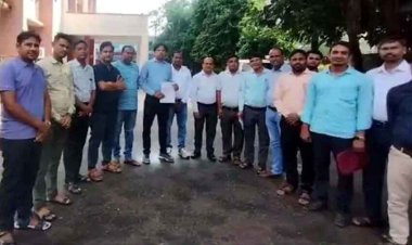 शासकीय अनुदान प्राप्त शिक्षक और कर्मचारी संघ मुख्यमंत्री से पेंशन की मांग कर सौंपा ज्ञापन, बोले- शिक्षकों की कमी से बच्चों की पढ़ाई में होगा व्यवधान