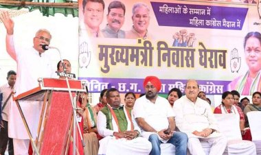 महिलाओं के साथ हो रहे दुराचार के विरोध में मुख्यमंत्री निवास का घेराव करने महिला कांग्रेस ने बैरिकेड तोड़ा, हुई झूमाझटकी, बघेल- महिलाएं असुरक्षित