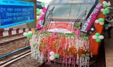 छत्तीसगढ़ को मिली दूसरी वंदे भारत ट्रेन की सौगात, प्रधानमंत्री नरेंद्र मोदी ने हरी झंडी दिखाकर विशाखापट्टनम किया रवाना