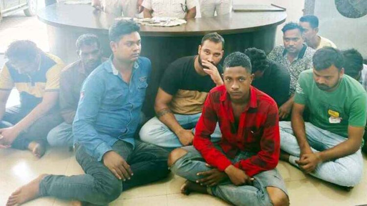 52 परियों के खेल में मस्त जुआरियों के जमावड़े पर पुलिस की छापेमारी, मौके से 10 जुआरियों से 54 हजार रुपए व ताश के पत्ते जब्त