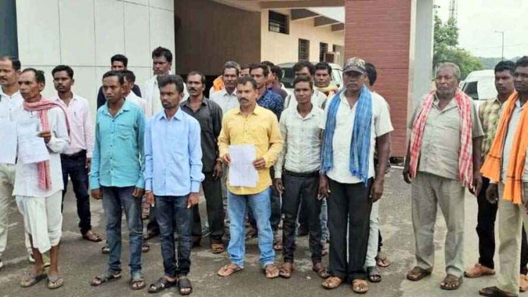 सरपंच, सचिव और रोजगार सहायकके खिलाफ लगा फर्जी बिल लगा लाखों रुपए की बंदरबाट का आरोप, कलेक्टर जनदर्शन में शिकायत करने पहुंचे ग्रामीण