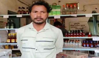 जिला आबकारी अधिकारी मोहित जायसवाल सस्पेंड, दो दुकानों में ज्यादा कीमत पर बेची जा रही शराब, दुकानों में मिली अव्यवस्था