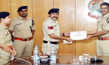 कलेक्टर ने रन फॉर यूनिटी के दल को हरी झंडी दिखाकर किया रवाना, नागरिकों ने भी लगाई दौड़, उत्कृष्ट कार्य करने वाले पुलिसकर्मियों को मिलेगा प्रशस्ति पत्र