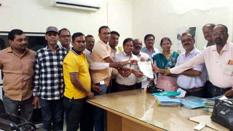 पदोन्नति में देरी होने पर संघ के पदाधिकारियों ने किया आक्रोश व्यक्त, कार्यवाही आगे बढ़ाने छत्तीसगढ़ टीचर्स एसोसिएशन ने सौपा ज्ञापन