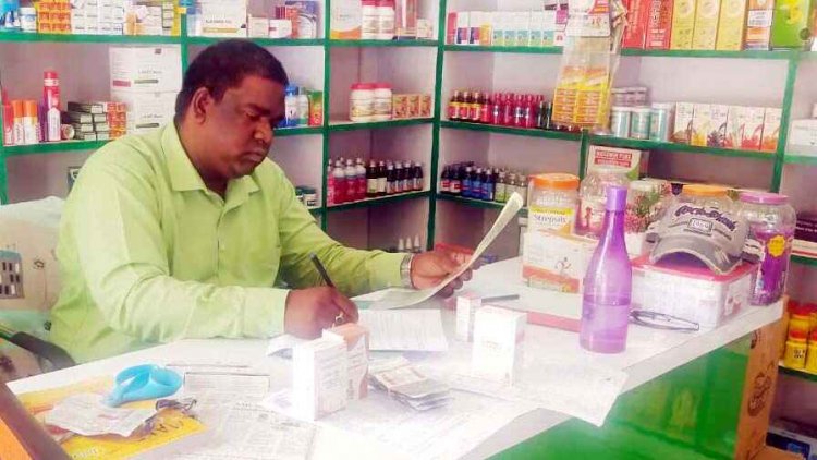 दवाओं के दस्तावेजों में अनियमितता, मां लक्ष्मी मेडिकल स्टोर का लायसेंस सस्पेंड, कई अस्पतालों का लापरवाही पर किया गया पंजीयन निरस्त