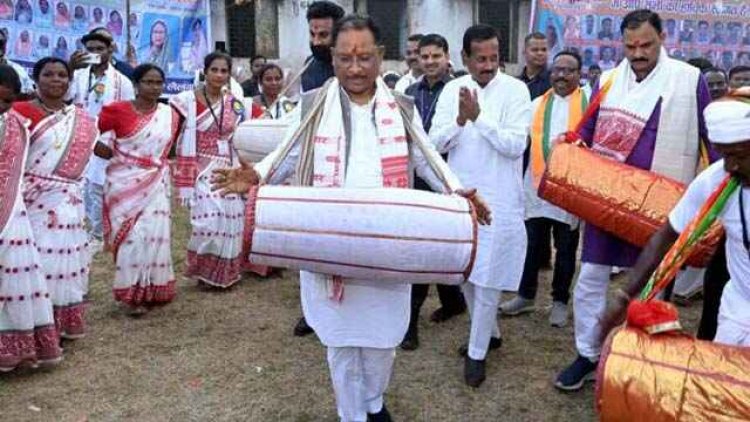 मांदर की थाप पर झूमे CM, सिम्स बिलासपुर में पीजी के दो नए कोर्स को मिली मंजूरी, प्रदेश के 6 जिलों में 324 किमी सड़क का होगा विकास