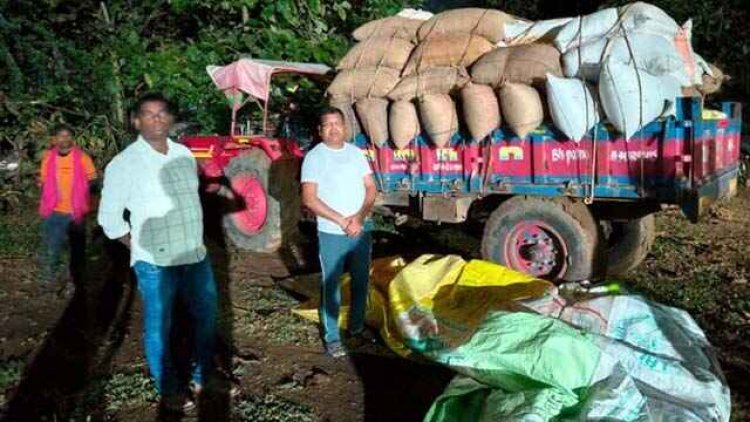 धान खपाने की पुरी तैयारी गरियाबंद जिले में उड़ीसा से अवैध धान का परिवहन करते ट्रैक्टर में पकड़ा, कलेक्टर को निगरानी रखने की दरकार