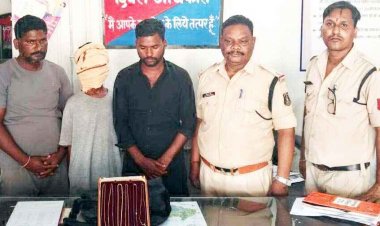 महासमुंद में ज्वेलर्स को बातों में उलझा कर ज्वेलरी चोरी, वारदात CCTV में कैद, पुलिस ने एक नाबालिग समेत तीन आरोपियों को किया गिरफ्तार