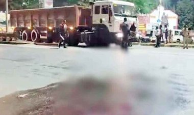 ट्रक और बाइक में जोरदार टक्कर, एक महिला समेत दो लोगों की मौके पर ही दर्दनाक मौत, जख्मी बच्चे की अस्पताल में गई जान, ड्राइवर फरार