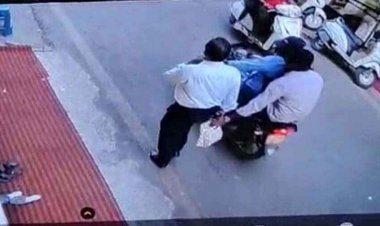 सराफा बाजार में दिनदहाड़े लूट, साढ़े तीन लाख कैश छीनकर भागे बाइक सवार, घटना सीसीटीवी में कैद, मचा हड़कंप, कानून व्यवस्था पर उठ रहे सवाल