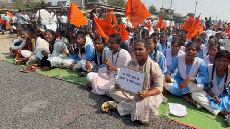 ABVP और छात्रों ने NH-30 पर किया चक्काजाम, कॉलेज-स्कूल के लिए भवन की मांग, कहा- सरकार बीजेपी की, लेकिन हमारी भी नहीं सुन रही