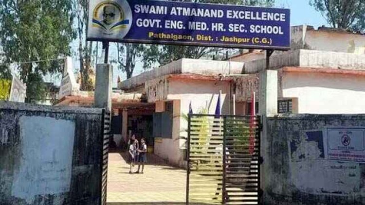 बिना पंजीकृत फर्मों से सामग्री का लेन-देन, कलेक्टर ने आत्मानंद स्कूल की प्राचार्य तनु ठाकुर की दो वेतन वृद्धि रोकने के जारी किया आदेश