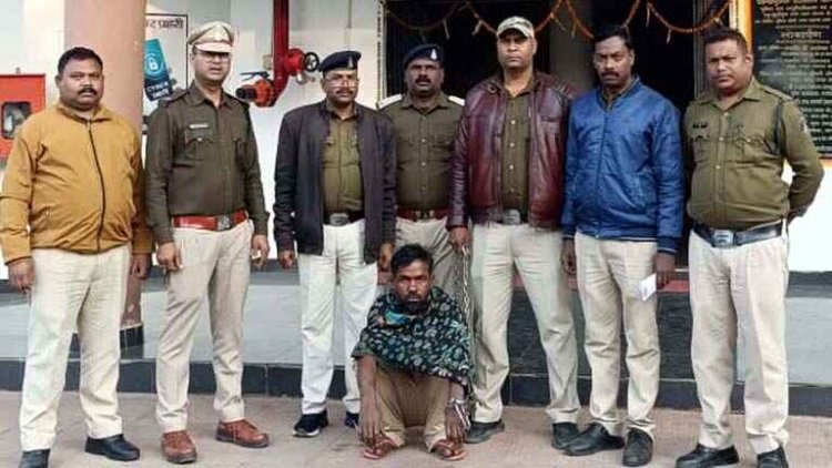 सूरजपुर जिले में पत्नी ने खाने में नहीं बनाया मुर्गा, गुस्साए पति ने लात-घूंसों से मारकर ले ली जान, पुलिस ने आरोपी हीरालाल को किया गिरफ्तार