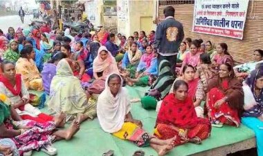 नगर पालिका अध्यक्ष के साथ मारपीट, गिरफ्तार की मांग, कर्मचारियों ने शुरू किया अनिश्चितकालीन हड़ताल, SP को सौंपा ज्ञापन
