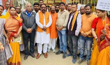 बांग्लादेश में हिंदुओं पर हो रहे अत्याचार को लेकर जताया आक्रोश, विरोध में धर्म सभा और रैली, राष्ट्रपति के नाम सौंपा ज्ञापन