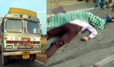 तेज रफ्तार ट्रक ने बाइक सवार को मारी जोरदार टक्कर, हादसे में मौके पर ही तीन युवकों की दर्दनाक मौत, पसरा मातम, ड्राइवर गिरफ्तार