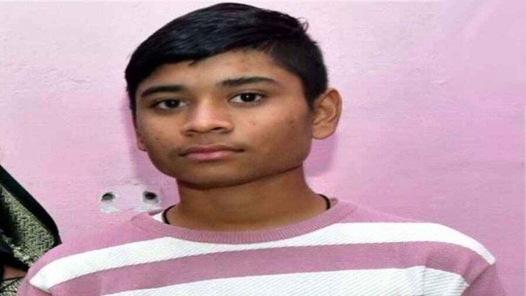 स्कूल से घर लौट रहे स्कूटी सवार छात्रों को अज्ञात हाइवा ने मारी टक्कर, एक की मौके पर मौत, दूसरे की हालत नाजुक, दोनों परिवार में का शोक का माहौल