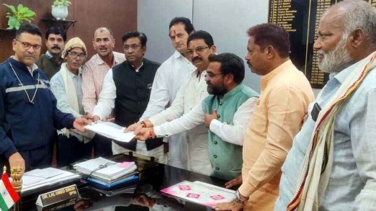 छात्रावास से 7 दिसंबर से छात्रा हेमलता लापता, लोधी समाज के लोगों ने पूर्व विधायक विकास उपाध्याय के नेतृत्व में एसपी को सौंपा ज्ञापन