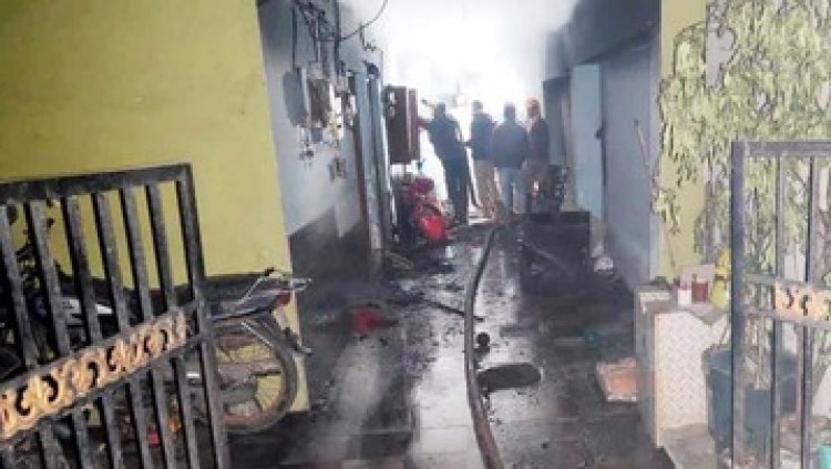 राजधानी में पत्नी से विवाद के बाद पति ने घर में लगाई आग, सिलेंडर ब्लास्ट में हसबैंड की मौत, पुलिसकर्मी सहित पड़ोसी घायल, जांच में जुटी पुलिस