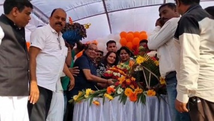 राष्ट्रीय शोक के दौरान बीजेपी सांसद का जन्मदिन समारोह, बजे जमकर फिल्मी गाने!, बांटी मिठाइयां, उचित या विवादास्पद? उठ रहा सवाल