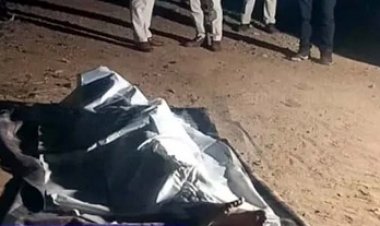 छत्तीसगढ़ में बस स्टैंड के पास सड़क किनारे मिली खून से सनी लाश, फैली सनसनी, परिजनों ने जताई हत्या की आशंका, जांच में जुटी पुलिस