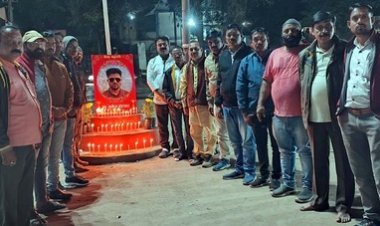 पत्रकारों ने दिवंगत मुकेश चंद्राकर को दी श्रद्धांजलि, दोषियों को फांसी देने की मांग, समाज के सजग प्रहरी बने पत्रकार अब सुरक्षित नहीं रहे -राजू पटेल