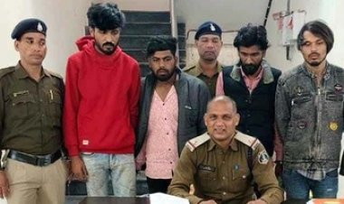 ATM से चोरी का खुलासा, स्विफ्ट डिजायर में घूम-घूम कर एटीएम से पैसे उड़ाने वाले चार शातिर चोर गिरफ्तार, नगद रकम जप्त, सुरक्षा पर उठ रहे सवाल