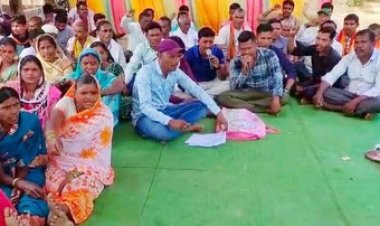 किसान संर्घष समिति द्वारा क्षेत्र के नौ सूत्रीय मांगो को लेकर अनिश्चित कालिन धरना प्रर्दशन, मांग पूरी नहीं होने पर चुनाव बहिष्कार की दी चेतावनी