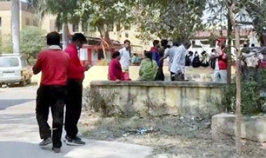 ब्वायफ्रेंड की हरकतों से परेशान प्रेमिका ने हार्पिक पीकर की खुदकुशी, मरने से पहले लिखाया सुसाइड नोट, इलाके में फैली सनसनी, जांच में जुटी पुलिस