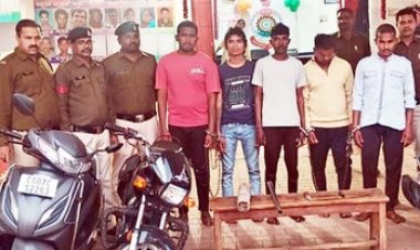 चाकू और डंडे से लड़के पर किया जानलेवा हमला, पुलिस ने 4 नाबालिग समेत 9 आरोपियों को गिरफ्तार कर भेजा जेल, 4 मोटरसाइकिल भी जप्त