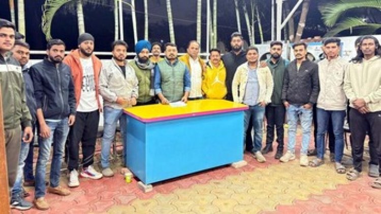 किसान विरोधी नीतियों के खिलाफ आज केन्द्रीय कृषि मंत्री शिवराज सिंह चौहान को काला झंडा दिखाने की तैयारी में जुटे युवा कांग्रेस और NSUI के कार्यकर्ता