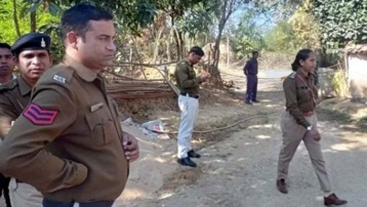 अर्धनग्न अवस्था में मिला 20 वर्षीय युवती का शव, बलात्कार के बाद हत्या की आशंका, इलाके में मचा हड़कंप, पुलिस कर रही मामले की जांच