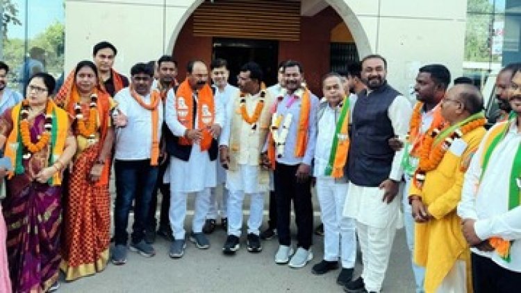 भाजपा प्रत्याशी रिखी राम यादव ने भरा नामांकन, बोले -सेवा ही मेरा संकल्प, विधायक रोहित साहू और पूर्व अध्यक्ष ने दिया जीत का मंत्र