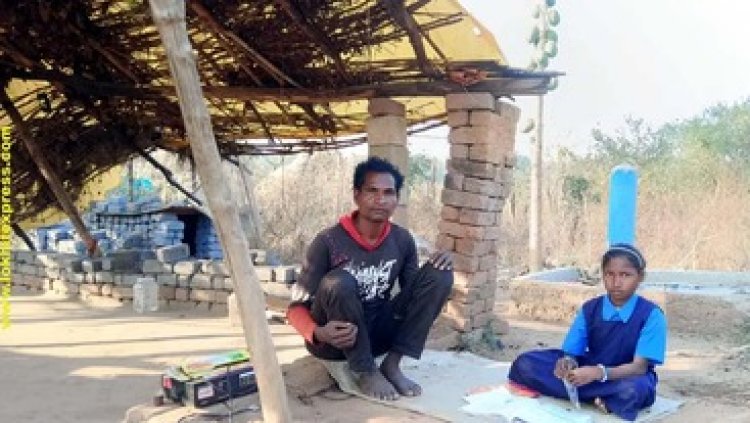 विशेष पिछड़ी कमार जनजाति के परिवार की दुर्दशा, शासन-प्रशासन से मदद की गुहार, मनोज पटेल- सरकार की योजनाएं कागजों तक ही सीमित