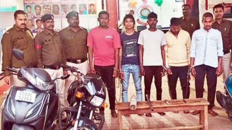 चाकू और डंडे से लड़के पर किया जानलेवा हमला, पुलिस ने 4 नाबालिग समेत 9 आरोपियों को गिरफ्तार कर भेजा जेल, 4 मोटरसाइकिल भी जप्त