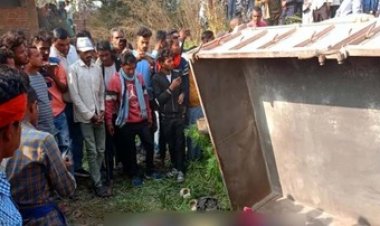 अनियंत्रित होकर पलटी तेज रफ्तार ट्रैक्टर, एक नाबालिग समेत दो की मौत, चालक और एक अन्य व्यक्ति सुरक्षित, जांच में जुटी पुलिस