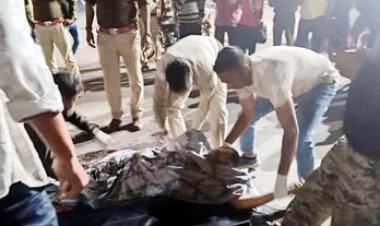 तेज रफ्तार का कहर, दो बाइकों में आमने-सामने टक्कर, एक की गई जान, हाइवा ने स्कूटी सवार को कुचला, मौके पर दर्दनाक मौत, जाँच में जुटी पुलिस