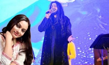 राजिम कुंभ कल्प में प्रसिद्ध गायिका ऐश्वर्या पंडित और हंसराज रघुवंशी के गीतों में झूमे दर्शक, पंडोखर सरकार का दिव्य दरबार, शिक्षा विभाग का लगा स्टॉल