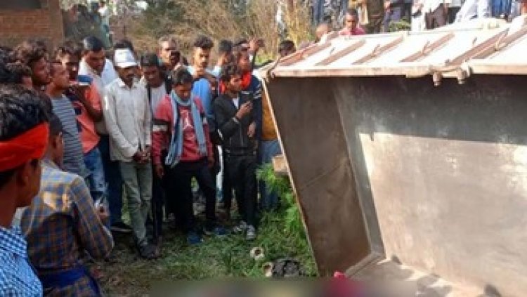 अनियंत्रित होकर पलटी तेज रफ्तार ट्रैक्टर, एक नाबालिग समेत दो की मौत, चालक और एक अन्य व्यक्ति सुरक्षित, जांच में जुटी पुलिस