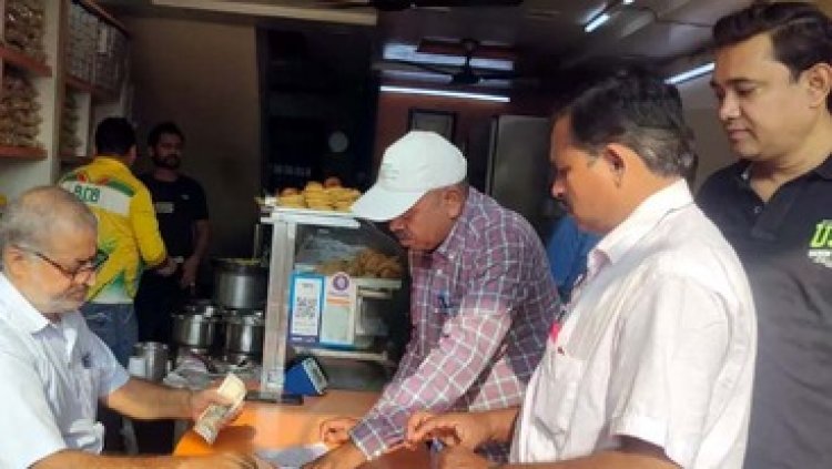 रायपुर की मशहूर काकाजी स्वीट दुकान में मिली गंदगी, शिकायत के बाद आकस्मिक निरीक्षण, निगम ने लगाया 2 हजार का जुर्माना