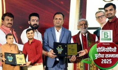 दिल्ली में होम्योपैथी पायनियर अवॉर्ड का आयोजन, होम्योपैथी के क्षेत्र में योगदान देने वाले रायपुर के डॉ. उत्कर्ष त्रिवेदी को किया गया सम्मानित