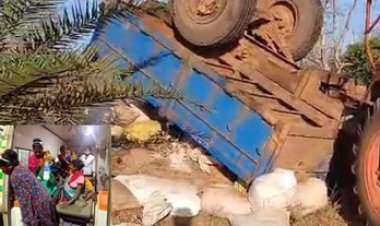 सड़क के गड्‌ढों से पलटा ट्रैक्टर, एक महिला समेत 3 लोगों की मौत, 12 घायल, 2 की हालत नाजुक, स्वास्थ्य केंद्र की अव्यवस्था पड़ी भारी